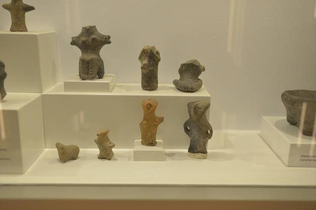 A picture containing wall, indoor, mirror, shelf

Description generated with very high confidence